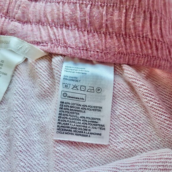 ๐ 2/$25๐ H&M Basics | Cute Sweatshorts in Light Pink - Picture 5 of 9